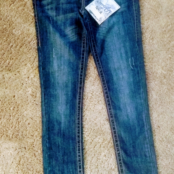 NWT Revolution sz 7 - Picture 3 of 5